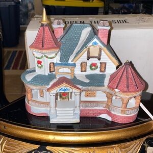 BX49 Vintage Lemax Holiday Village House with Red and Green Accents